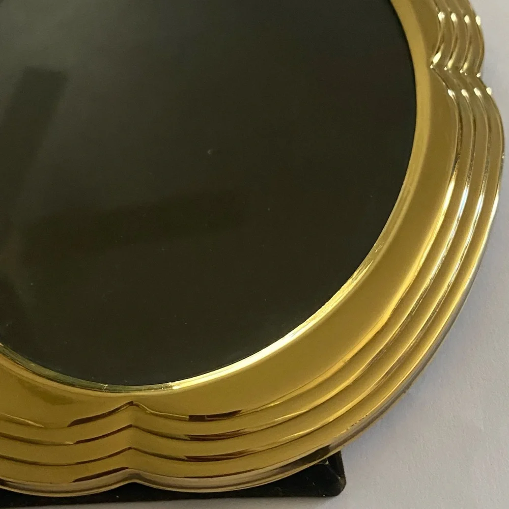 Vintage Picture Photo Frame Metal Brass Free Standing Wall Hanging 5” x 7” Oval